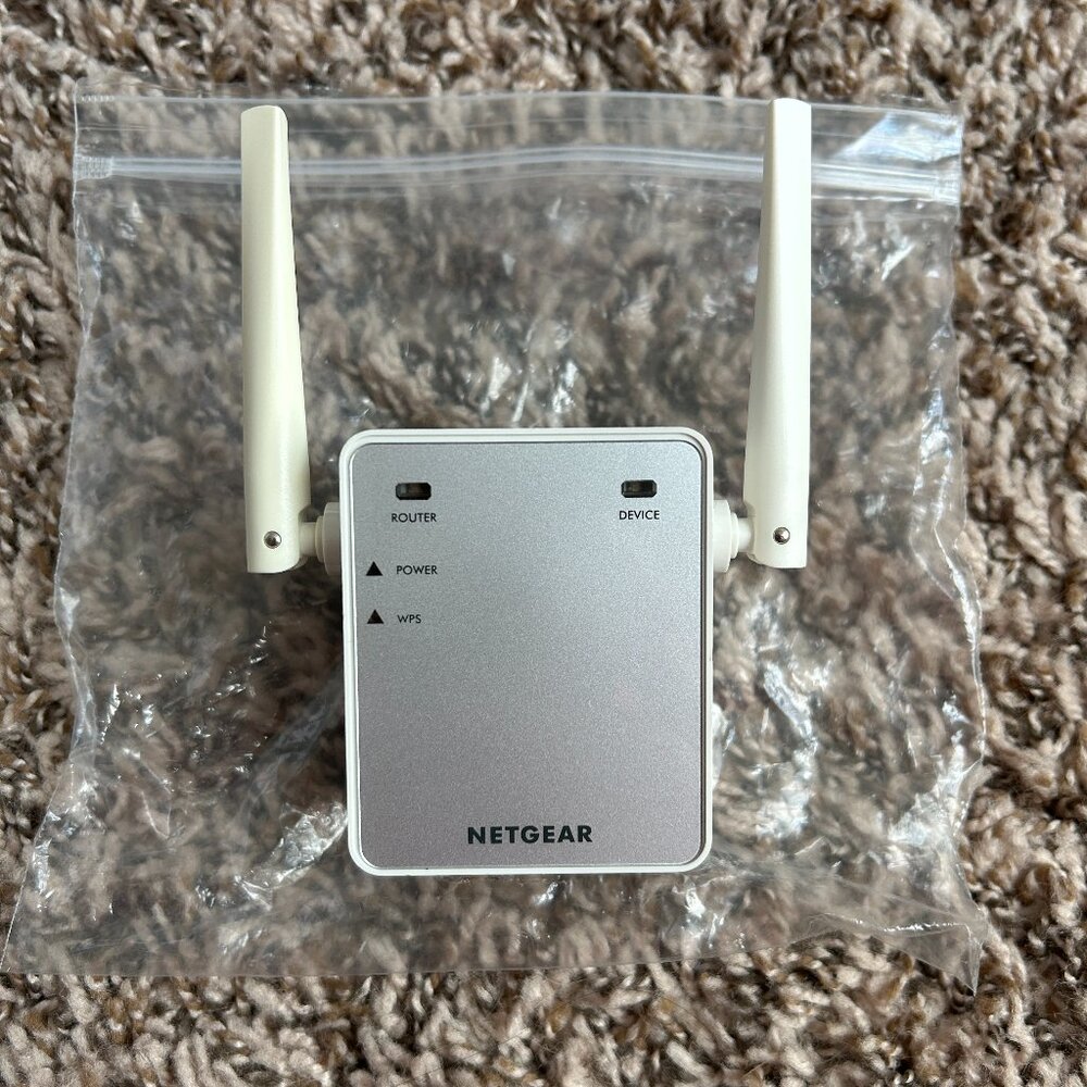 NETGEAR N300 Internet Wifi Range Extender Booster EX2700 Compact Wall Plug